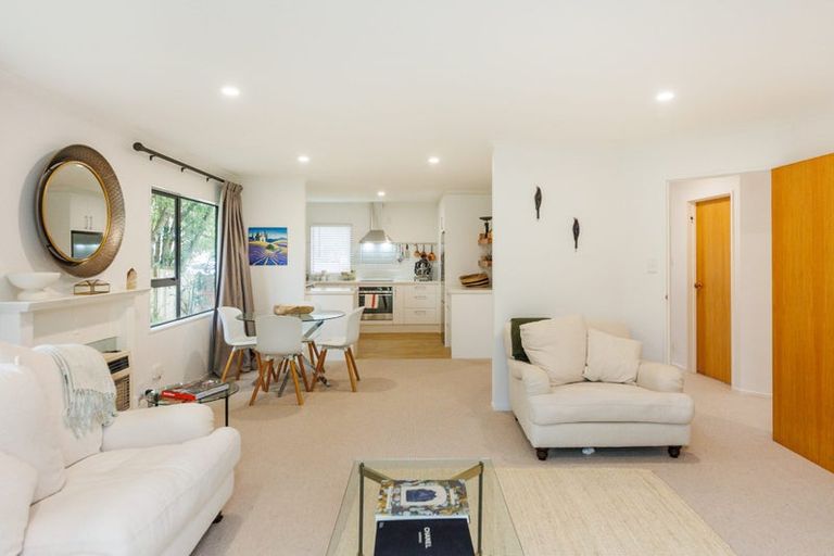 Photo of property in 3 Winston Avenue, Hokowhitu, Palmerston North, 4410