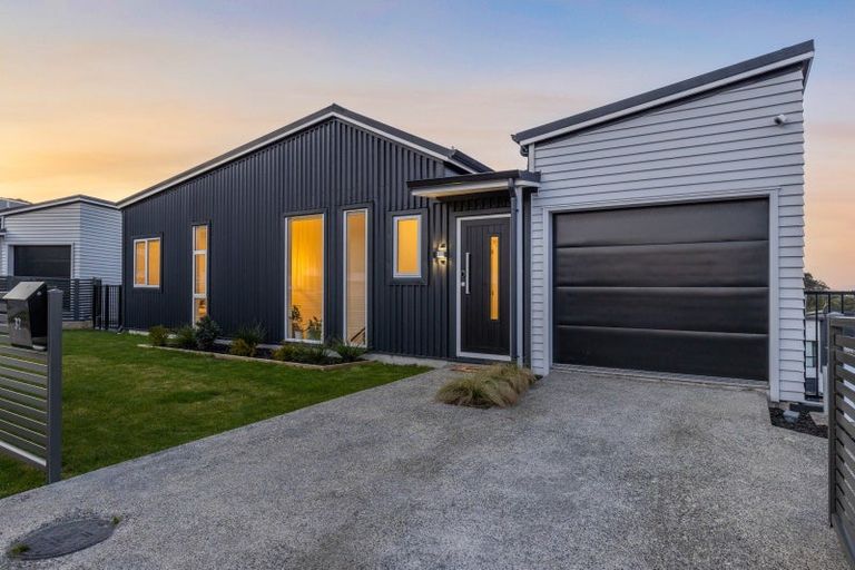 Photo of property in 32 Hokioi Drive, Kenepuru, Porirua, 5022