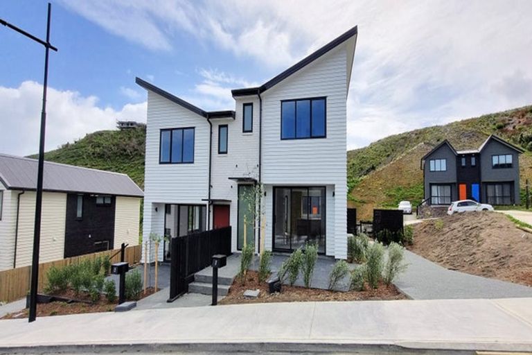 Photo of property in 17 Bee Lane, Whitby, Porirua, 5024