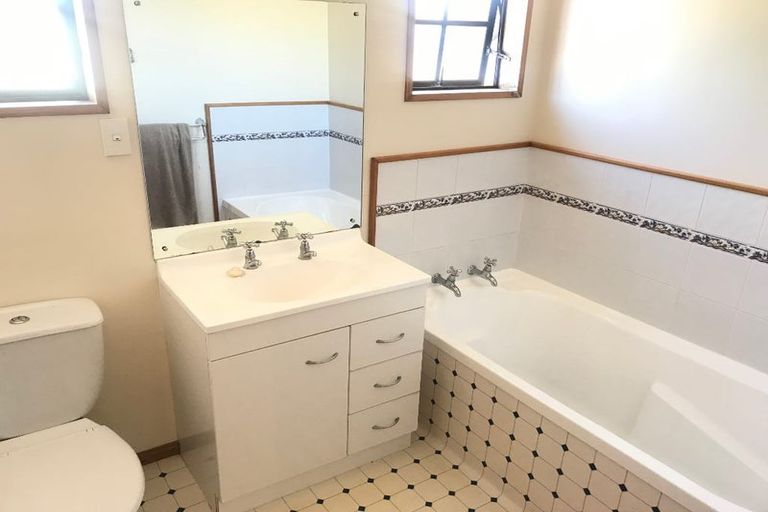 Photo of property in 19 Wadeley Road, Ilam, Christchurch, 8041