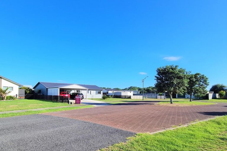 Photo of property in 105 Nikau Close, Matarangi, Whitianga, 3592