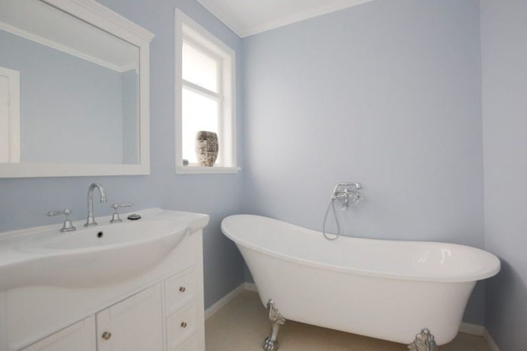 Photo of property in 12 Redwood Avenue, Tawa, Wellington, 5028