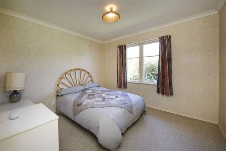 Photo of property in 11 Athlone Place, Hokowhitu, Palmerston North, 4410