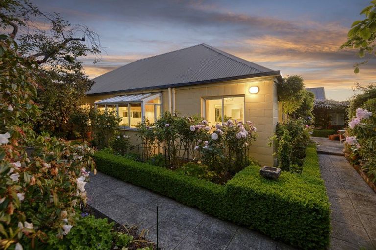 Photo of property in 2/89 Merivale Lane, Merivale, Christchurch, 8014