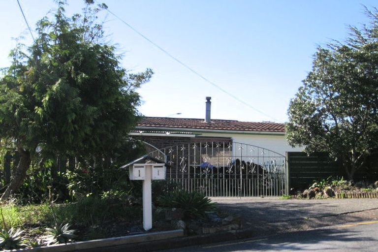 Photo of property in 1 Hammond Avenue, Hatfields Beach, Orewa, 0931