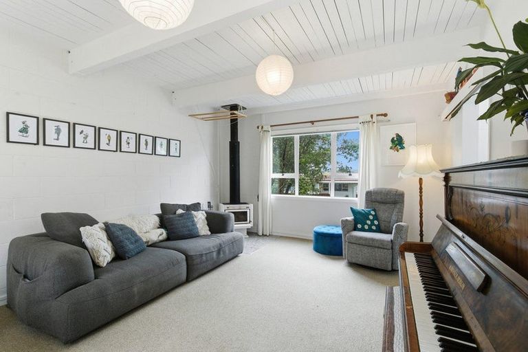 Photo of property in 116 Akaroa Drive, Maupuia, Wellington, 6022