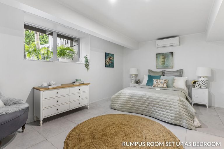 Photo of property in 32 Archmillen Avenue, Pakuranga Heights, Auckland, 2010