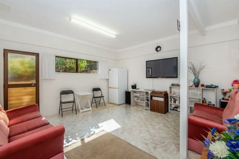 Photo of property in 1 Albert Hall Drive, Red Beach, 0932