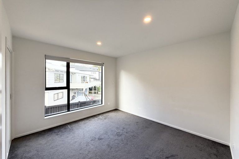 Photo of property in 12d Woodhouse Place, West Harbour, Auckland, 0618