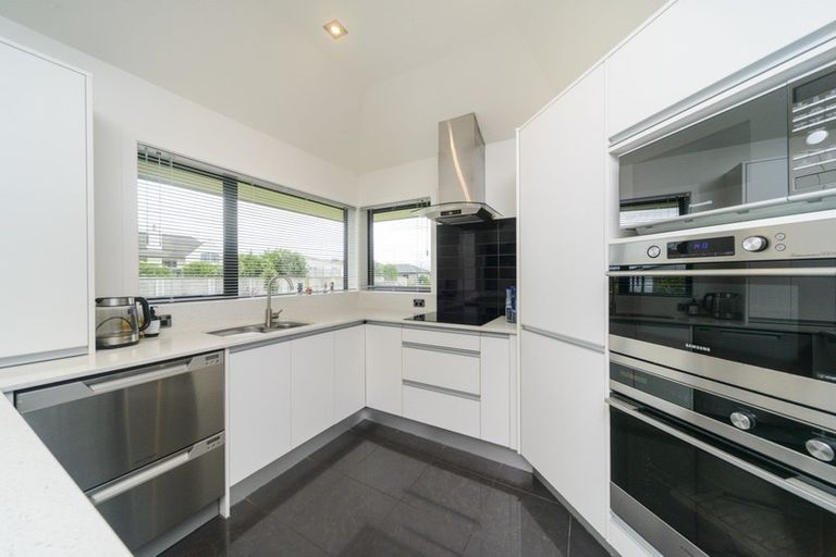Photo of property in 14 Pegasus Place, Kelvin Grove, Palmerston North, 4414