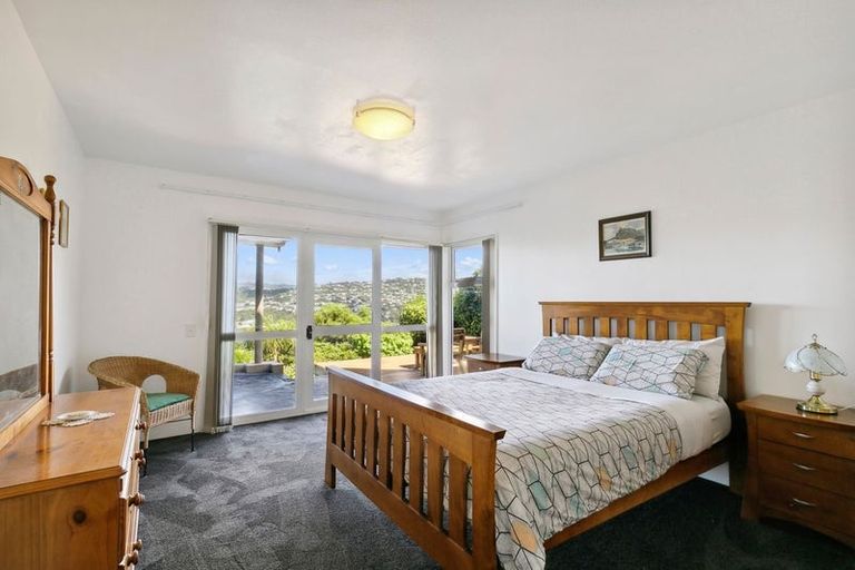 Photo of property in 3 Countess Close, Maupuia, Wellington, 6022