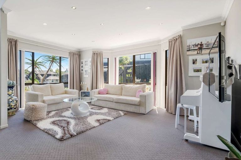 Photo of property in 9 Jomard Terrace, Northcross, Auckland, 0632
