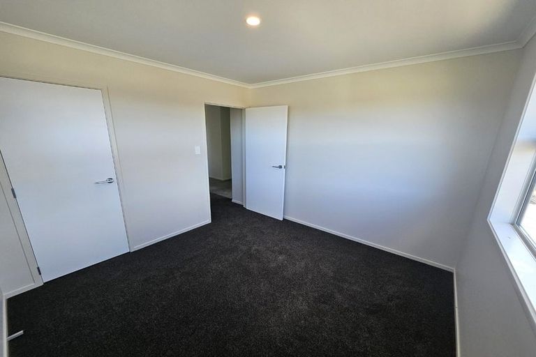 Photo of property in 27 Hammick Crescent, Pyes Pa, 3112