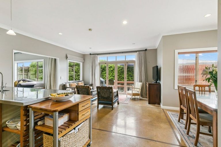 Photo of property in 82 Realm Drive, Paraparaumu, 5032