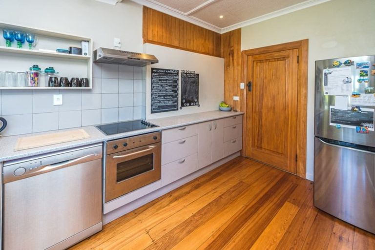 Photo of property in 19 Tarata Street, Saint Johns Hill, Whanganui, 4501