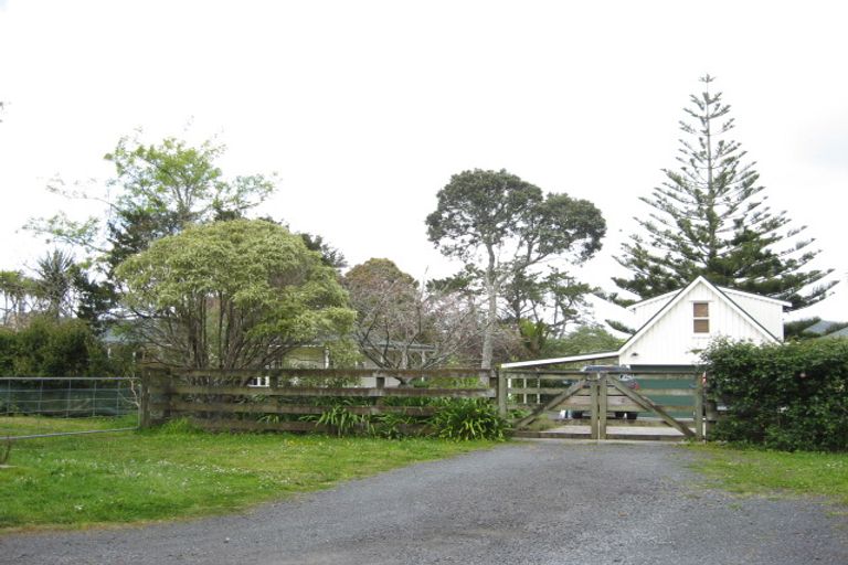 Photo of property in 143 Annett Road, Kumeu, 0891