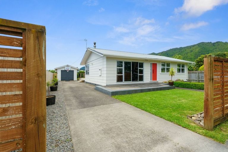 Photo of property in 21 Belvedere Avenue, Waikanae, 5036