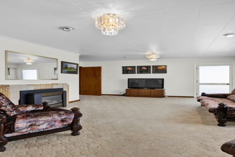 Photo of property in 75 Domett Street, Waitara, 4320