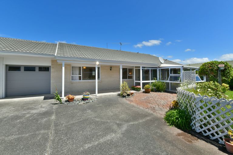 Photo of property in 32b Edward Avenue, Orewa, 0931