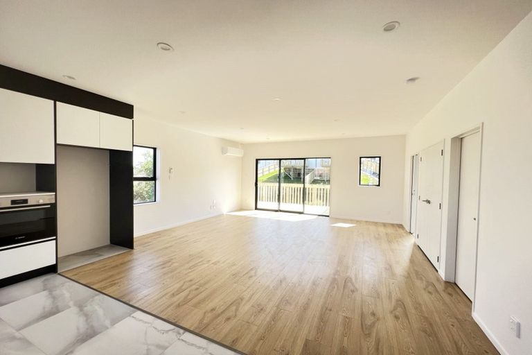 Photo of property in 41b Crestview Rise, Papakura, 2110