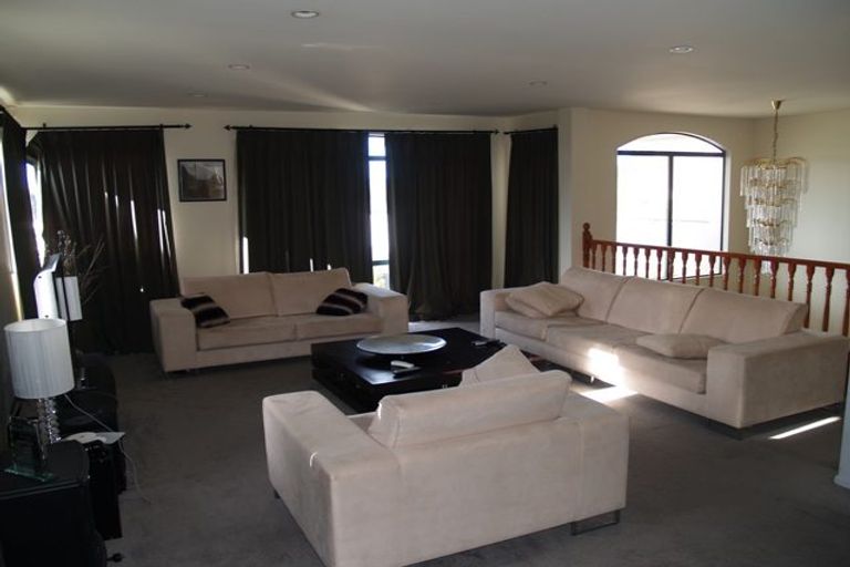 Photo of property in 3 Boeing Place, Goodwood Heights, Auckland, 2105