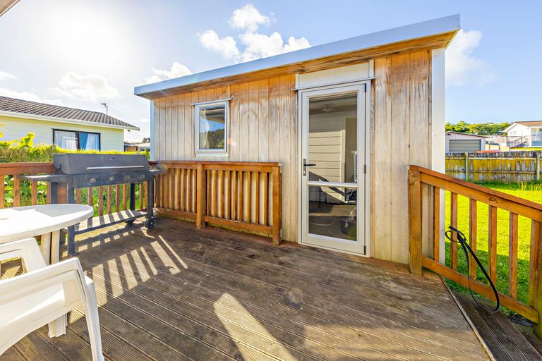 Photo of property in 4 Blackgate Place, Weymouth, Auckland, 2103