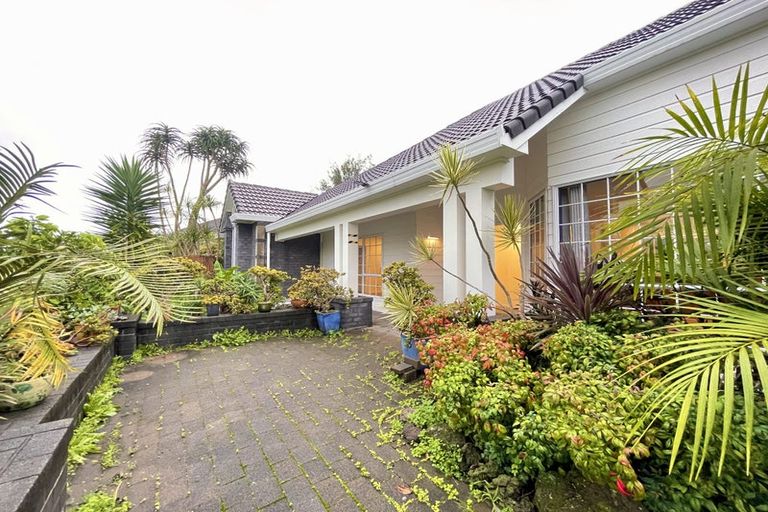 Photo of property in 12 Manu Place, Pinehill, Auckland, 0632