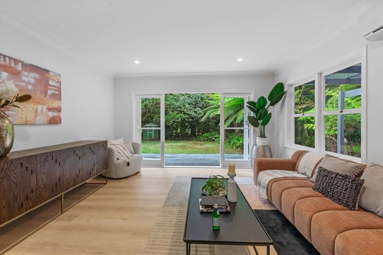 Photo of property in 11 Scenic Drive, Hillpark, Auckland, 2102