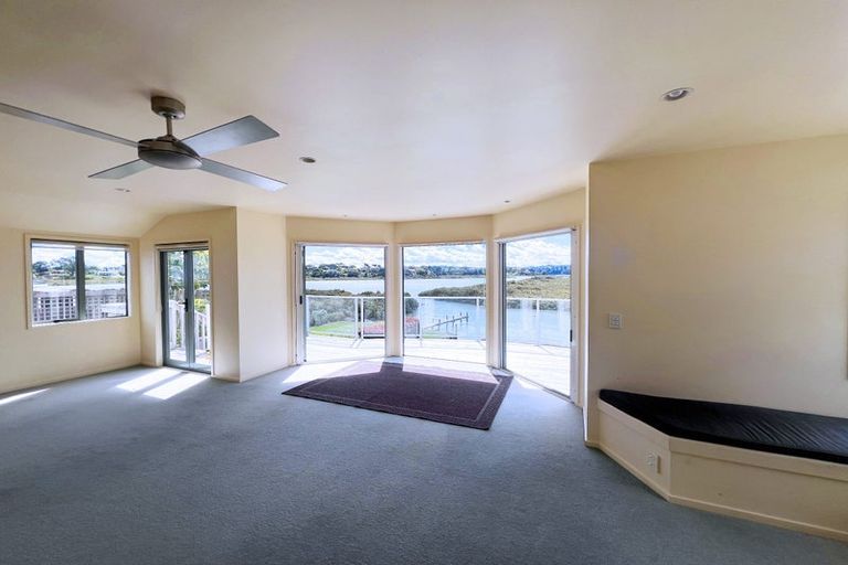 Photo of property in 10 The Terrace, Herald Island, Auckland, 0618