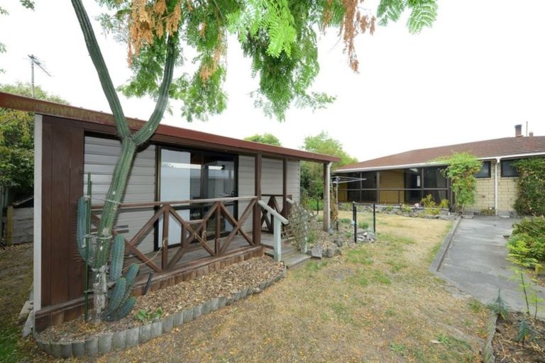 Photo of property in 56 Royal Park Drive, Parklands, Christchurch, 8083