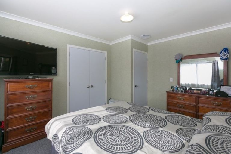 Photo of property in 55 Seaview Road, Marfell, New Plymouth, 4310