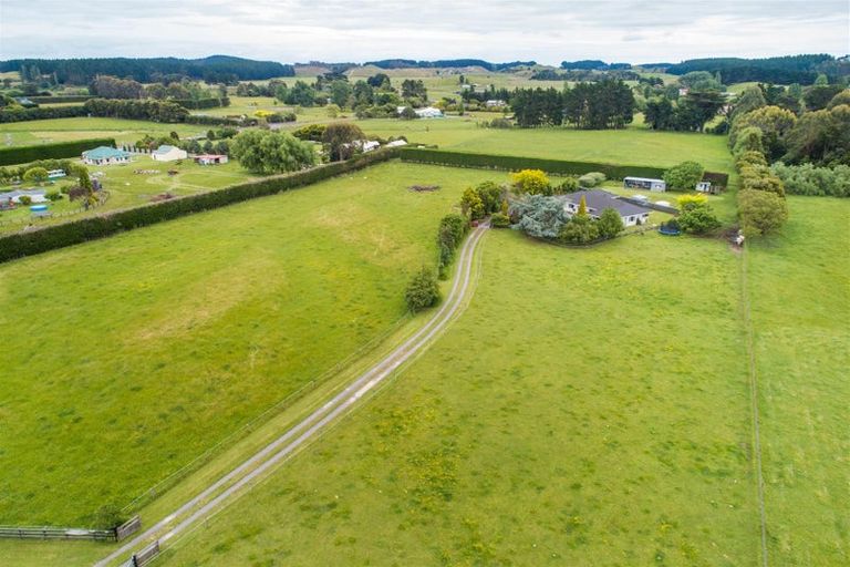 Photo of property in 130 Parewanui Road, Bulls, 4894
