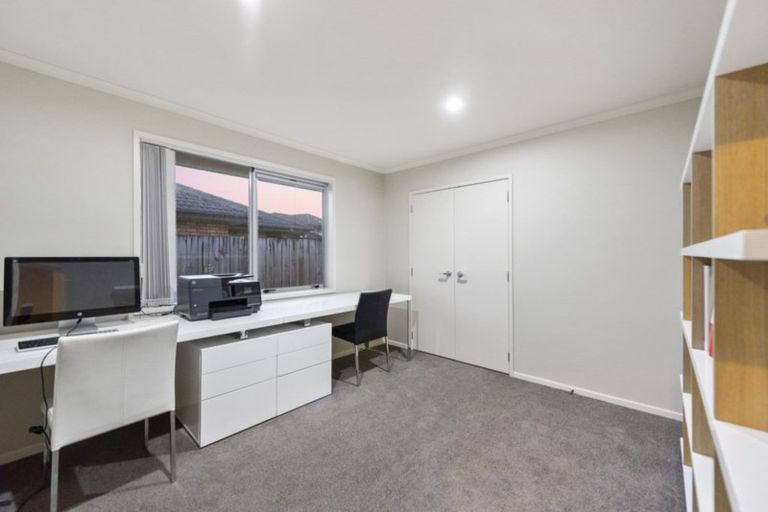 Photo of property in 80 Farnborough Drive, Grandview Heights, Hamilton, 3200