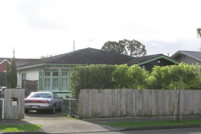 Photo of property in 35 Limbrick Street, Terrace End, Palmerston North, 4410