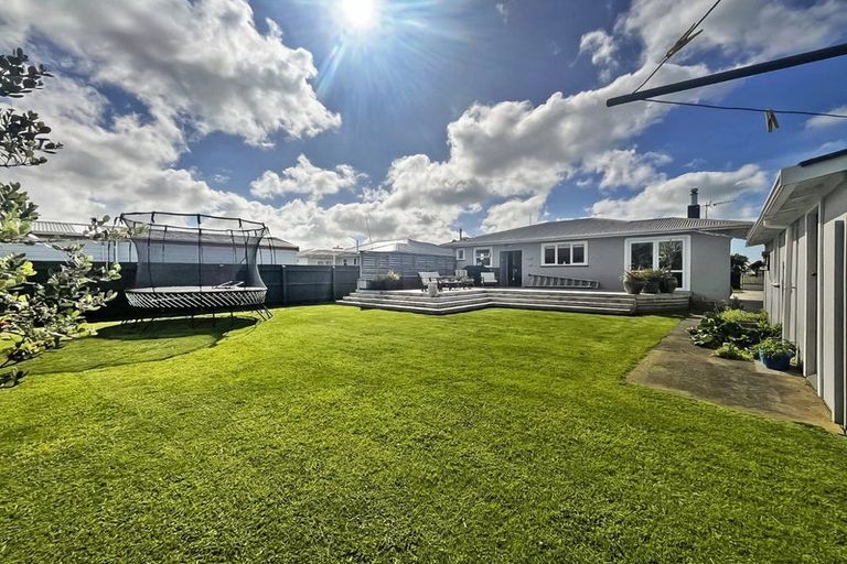 Photo of property in 10 Aberdeen Avenue, Takaro, Palmerston North, 4412