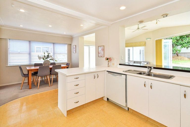 Photo of property in 3 Frank Place, Hillpark, Auckland, 2102