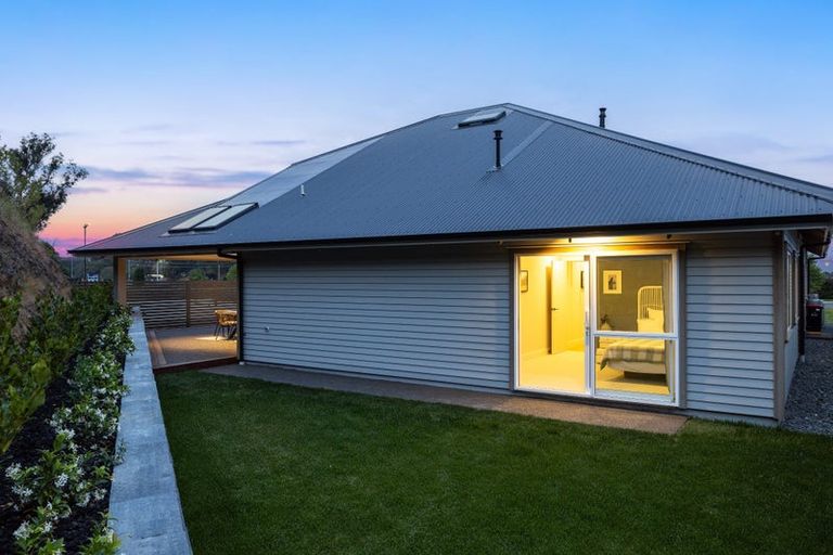 Photo of property in 71 Oak Road, Poraiti, Napier, 4112