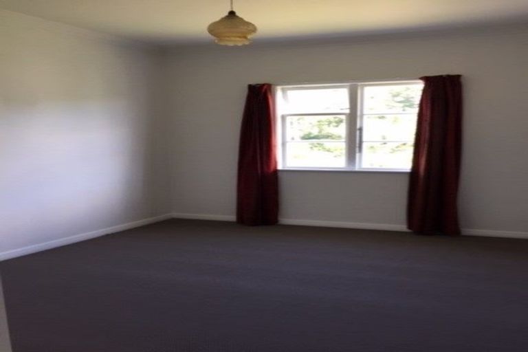 Photo of property in 7 Bassett Road, Johnsonville, Wellington, 6037