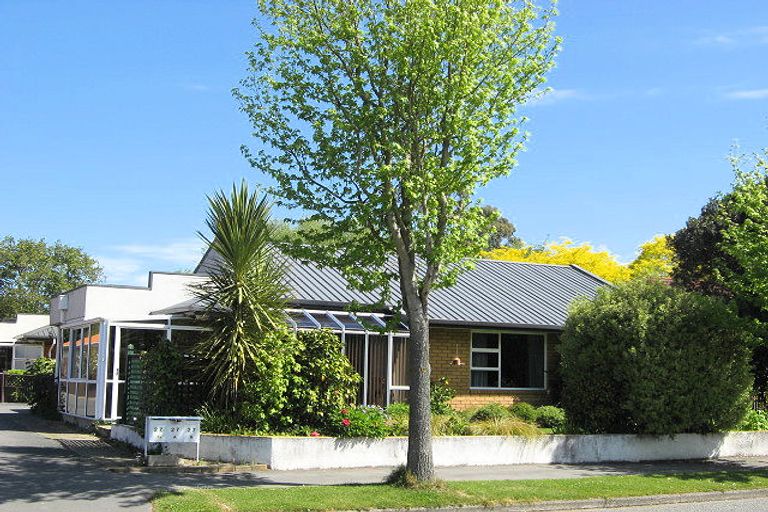Photo of property in 27 Westburn Terrace, Burnside, Christchurch, 8041