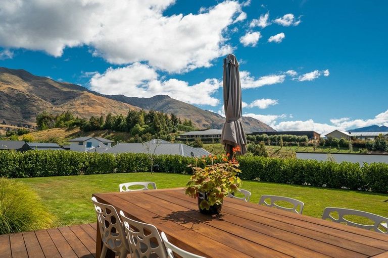 Photo of property in 38 Stackbrae Avenue, Wanaka, 9305