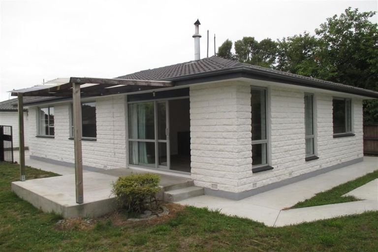 Photo of property in 2/73 Royal Park Drive, Parklands, Christchurch, 8083