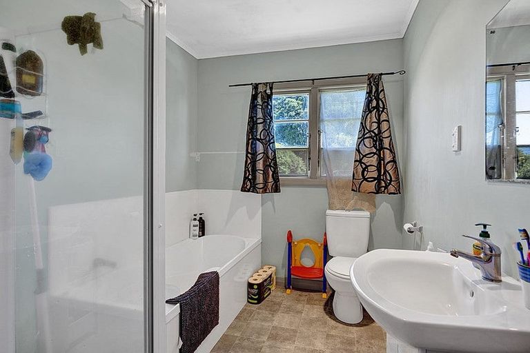 Photo of property in 186 Tasman Street, Opunake, 4616