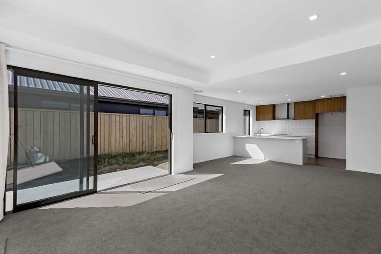 Photo of property in 16 Fallow Street, Jacks Point, 9371