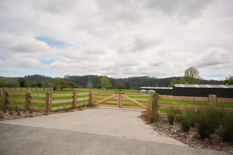 Photo of property in 2 Ada Lane, Riverhead, 0793