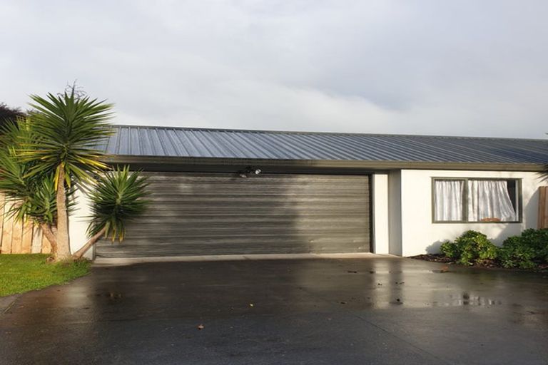 Photo of property in 12 O'sullivan Place, Waiuku, 2123