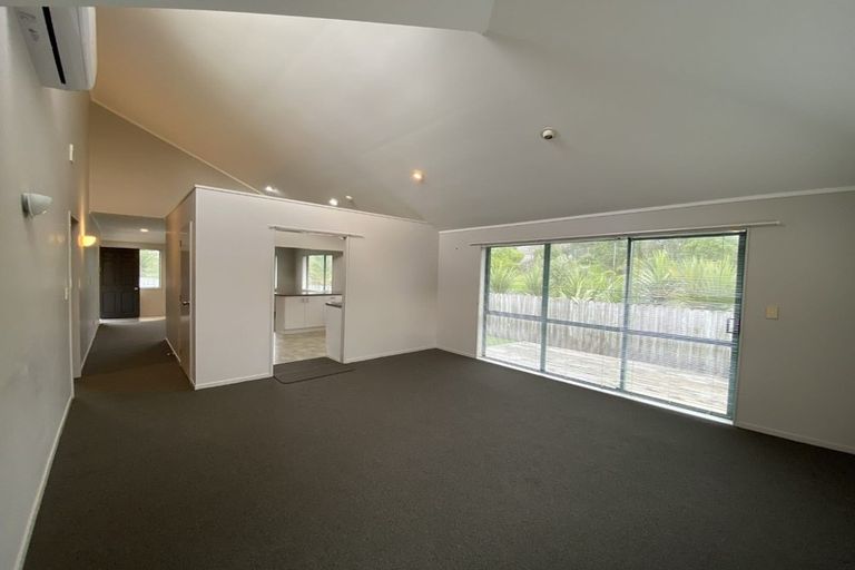 Photo of property in 2/52 Donald Street, Stanmore Bay, Whangaparaoa, 0932