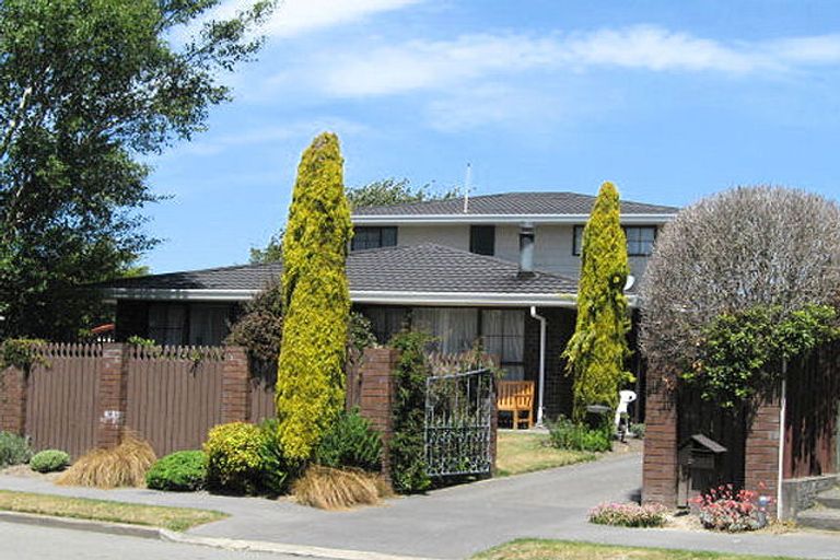 Photo of property in 6 Geraldo Place, Russley, Christchurch, 8042