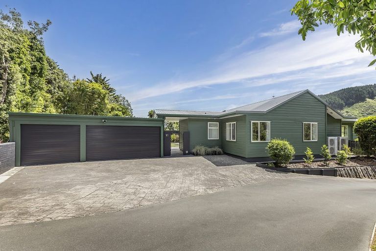 Photo of property in 11 Wilmshurst Place, Tawa, Wellington, 5028