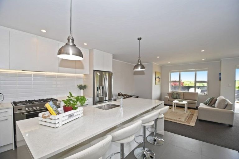 Photo of property in 12 Laly Haddon Place, Matakana, Warkworth, 0985