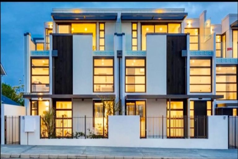 Photo of property in 52 Omahu Road, Greenlane, Auckland, 1051